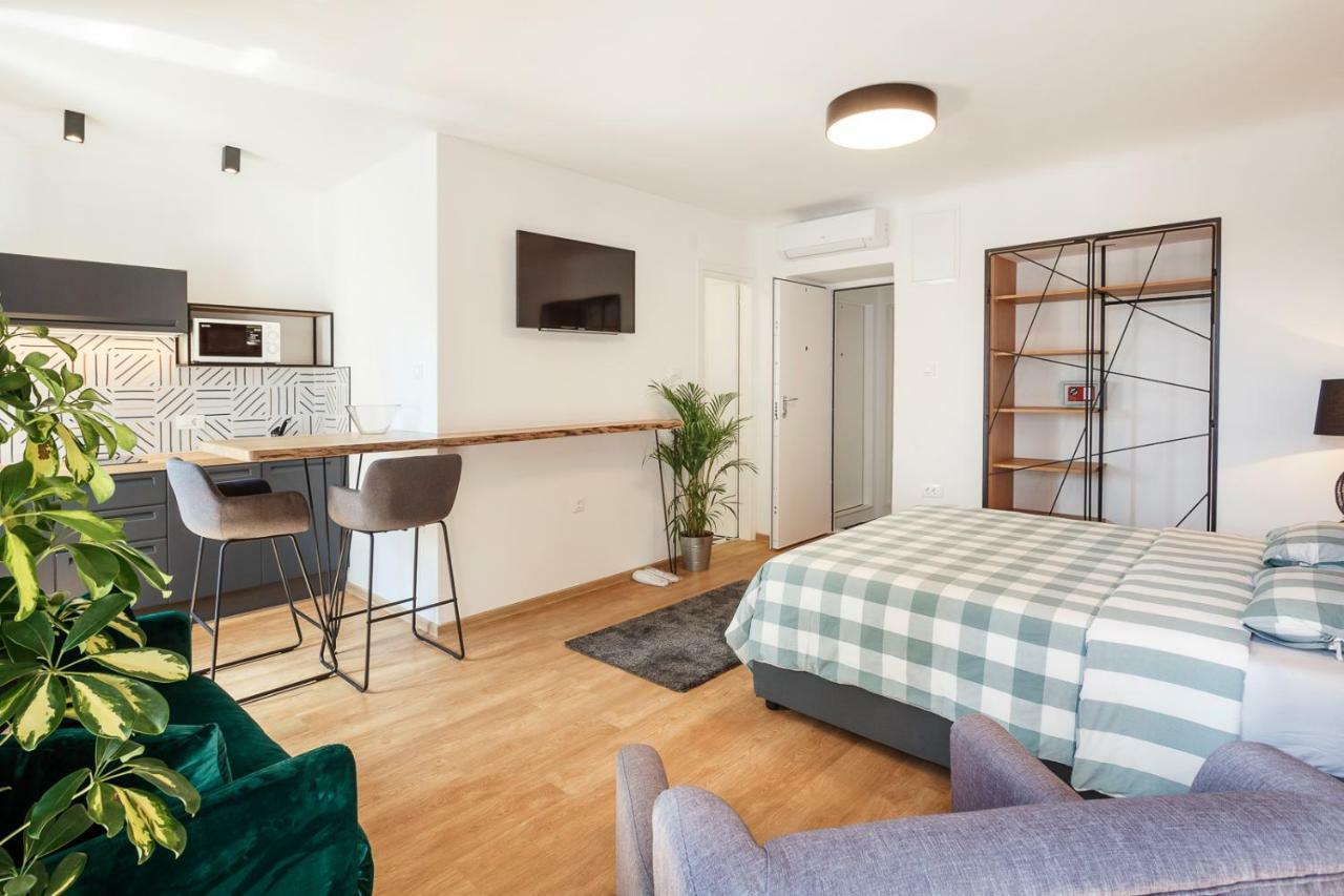 Central Rijeka Apartments Ciottina 24 Bagian luar foto